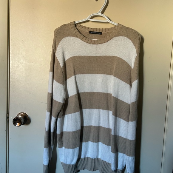 Brandy Melville Brianna Sweater - Picture 2 of 3